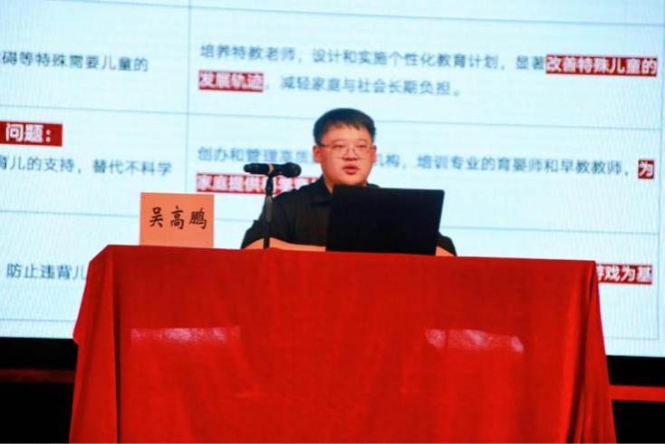 手机截图图男人的照片上写着字 AI 生成的内容可能不正确。