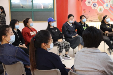 千岗“童”行,共筑美好——温大家庭教育研究院巾帼文明岗服务行